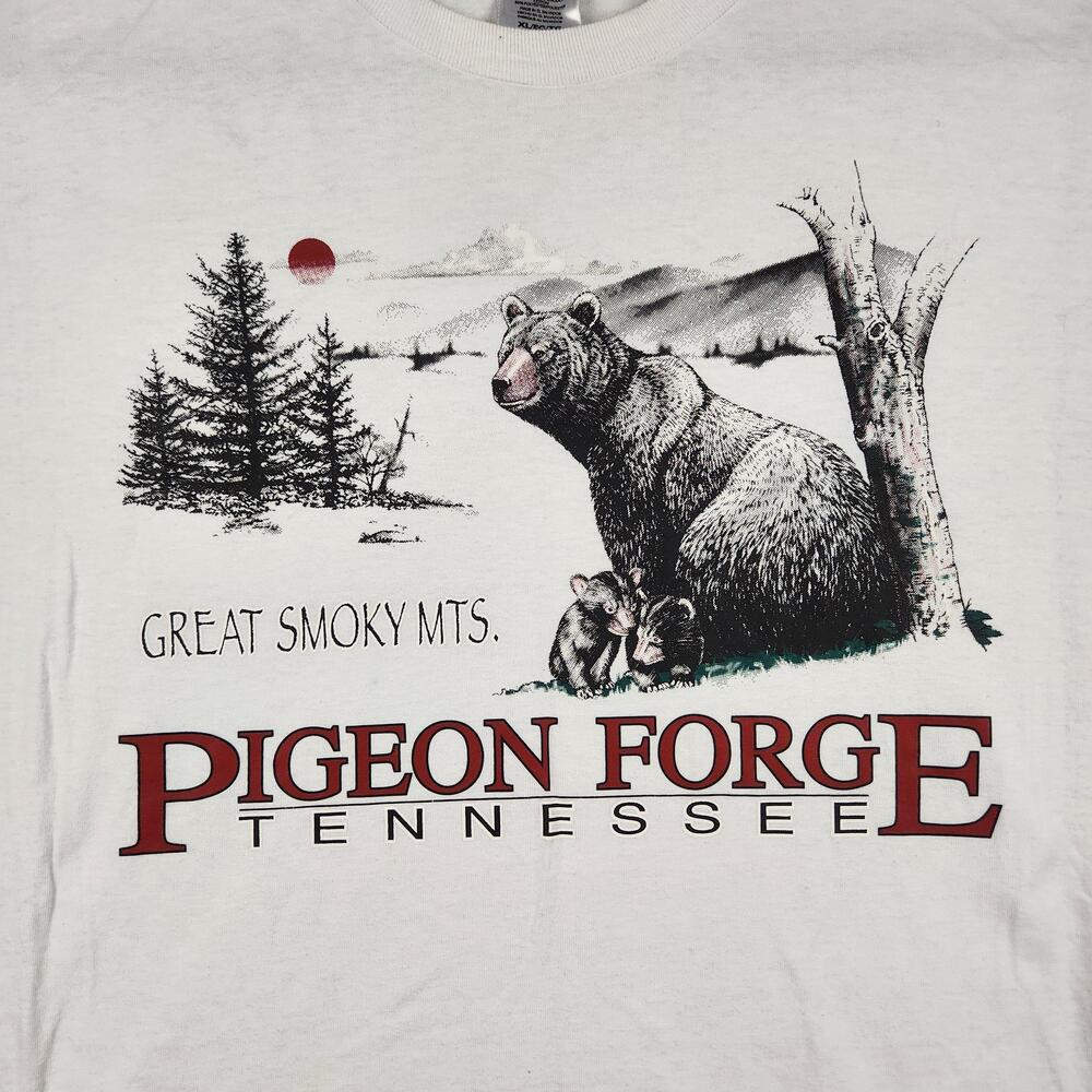 Vintage Pigeon Forge Tennessee Shirt Mens XL White Bear Smoky Mountains Nature